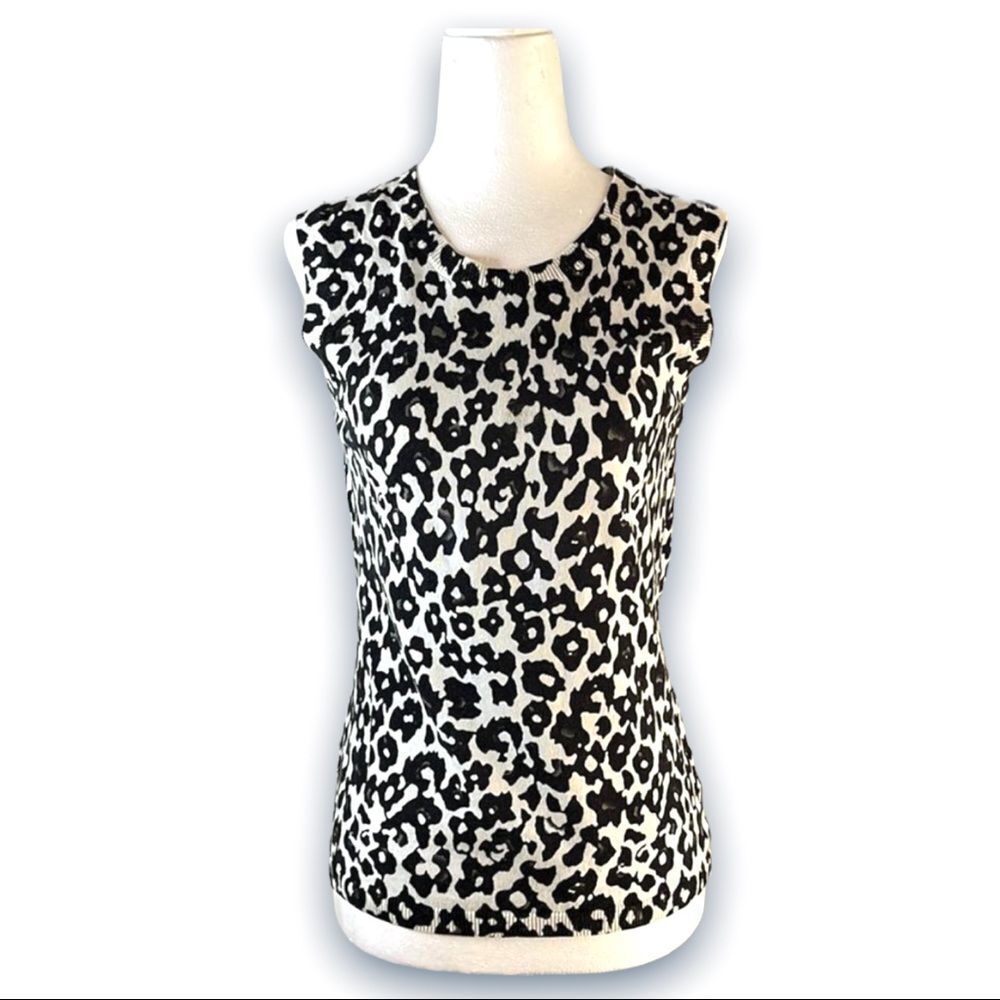 THINK Tank B&W animal print sleeveless sweater material crewneck size small